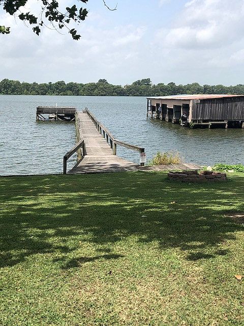 2nd image of 200 Pecan Cir