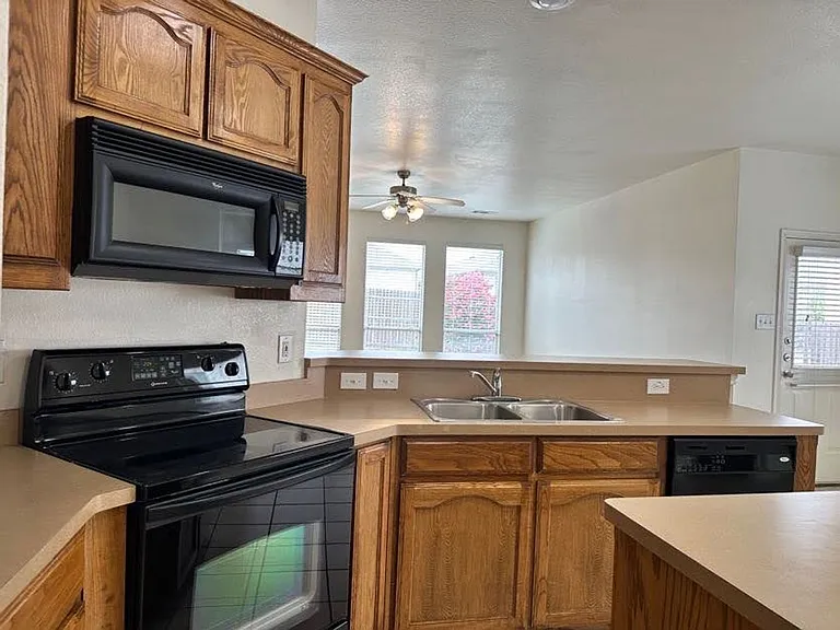 6109 Melanie Dr — Photo 4