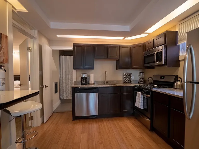 830 W Altgeld St #1F — Photo 3