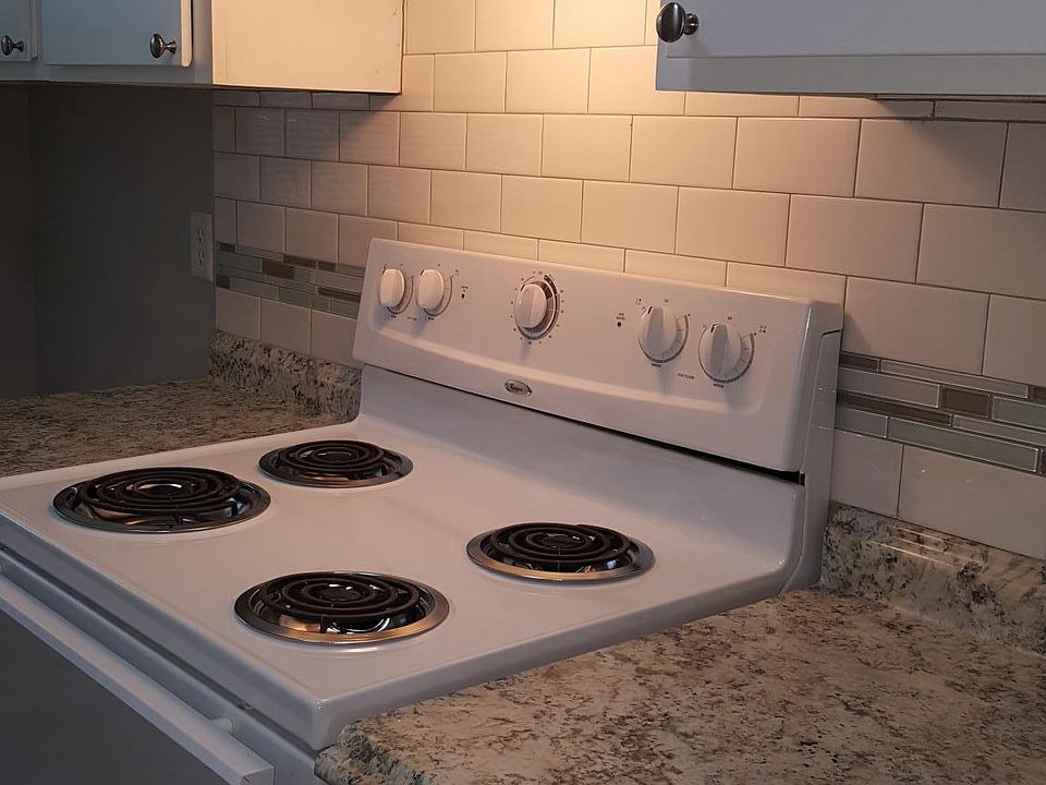 Contemporary subway tile