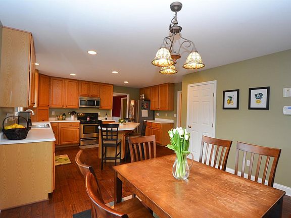 3rd image of 7910 Yellowwood Dr