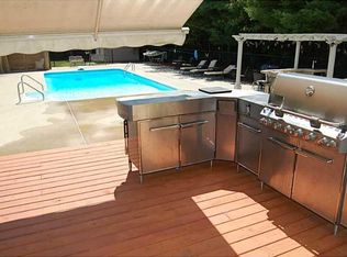 23 Frances Barber Dr, Hope Valley, RI 02832