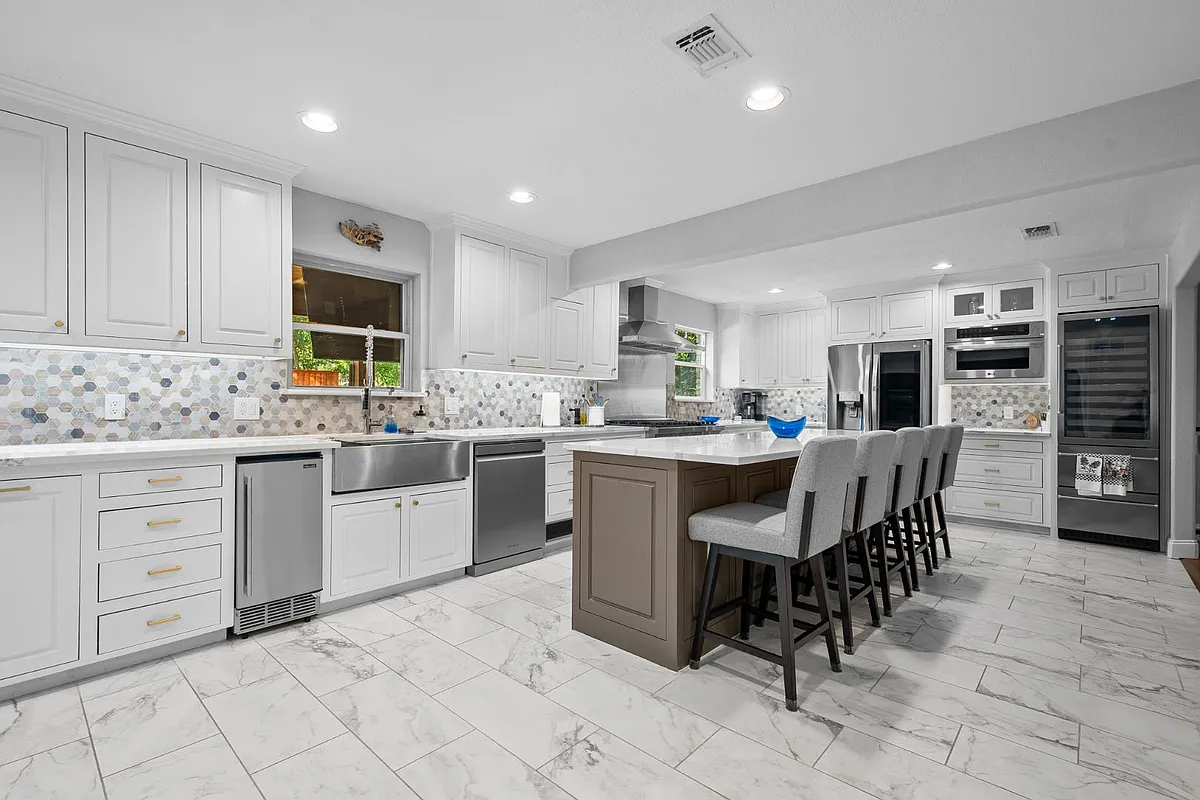 Property Photo - 3621 Welwyn Way Dr