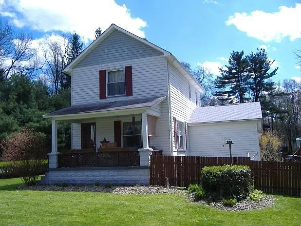 77 Sherrard Ave photo 1