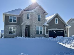 N47W22399 Woodleaf Way, Pewaukee, WI 53072