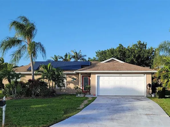 2512 SE Hilltop Ct, Port Saint Lucie, FL 34952