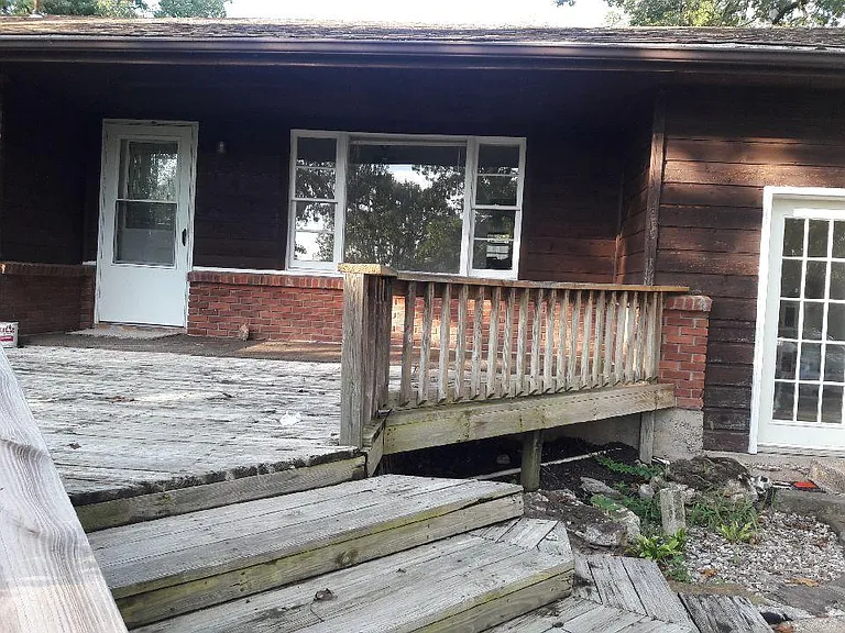 324 Montgomery Dr — Photo 5