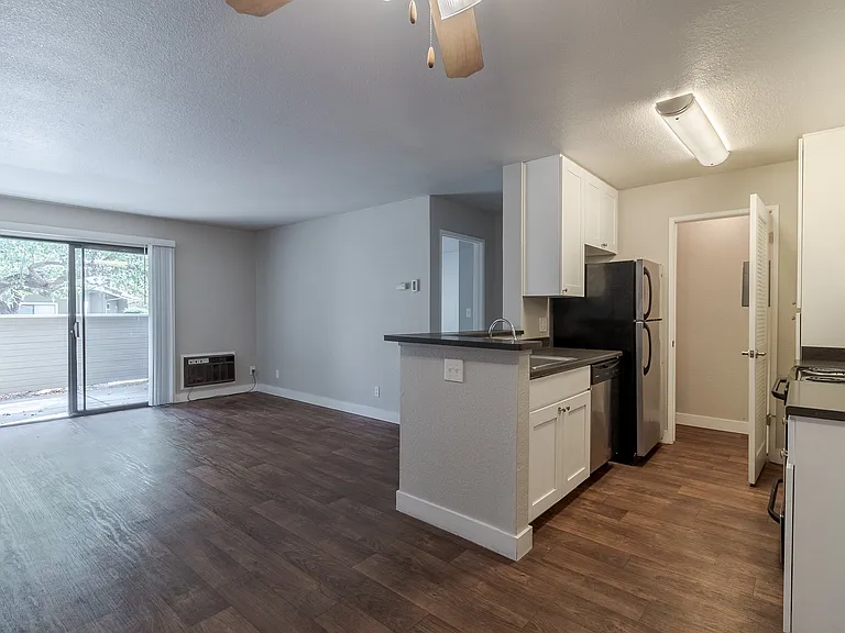Monte Vista Apartments — Photo 6