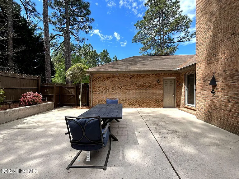 100 Bridle Path Cir — Photo 34