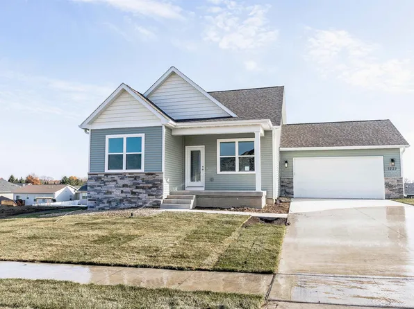 1227 Stone Ln, Waverly, IA 50677