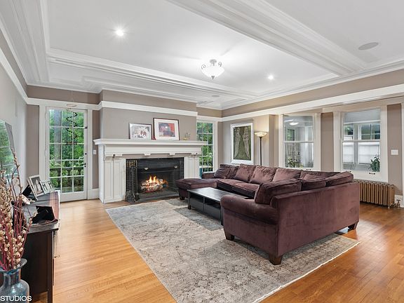 3rd image of 80 Laurel Ave