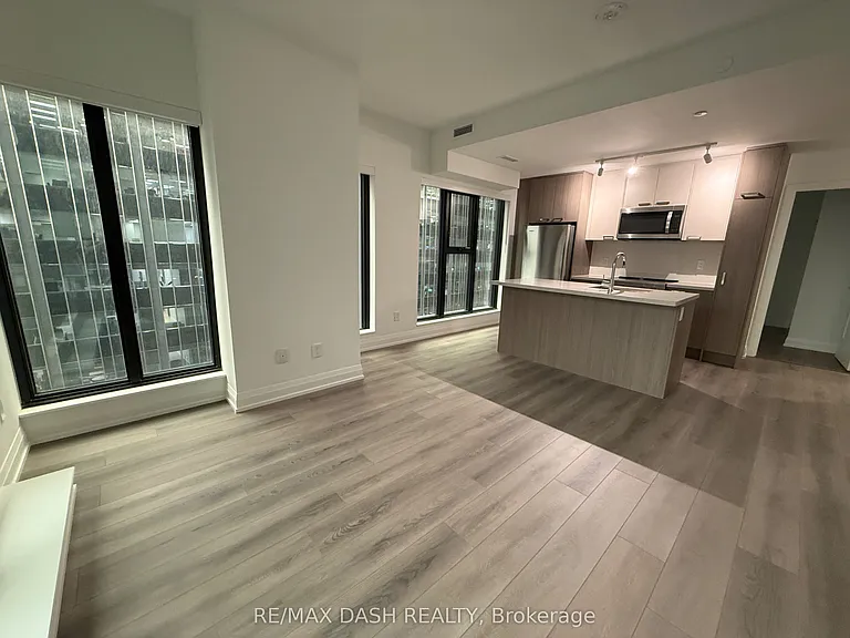 20 Soudan Ave #907 — Photo 13