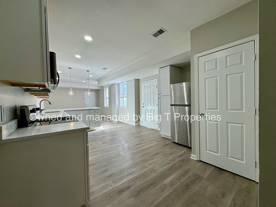1st image of 900 N Adams St #Adams900-3