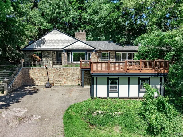 25900 W Forteen Mile Rd, Bloomfield Hills, MI 48301