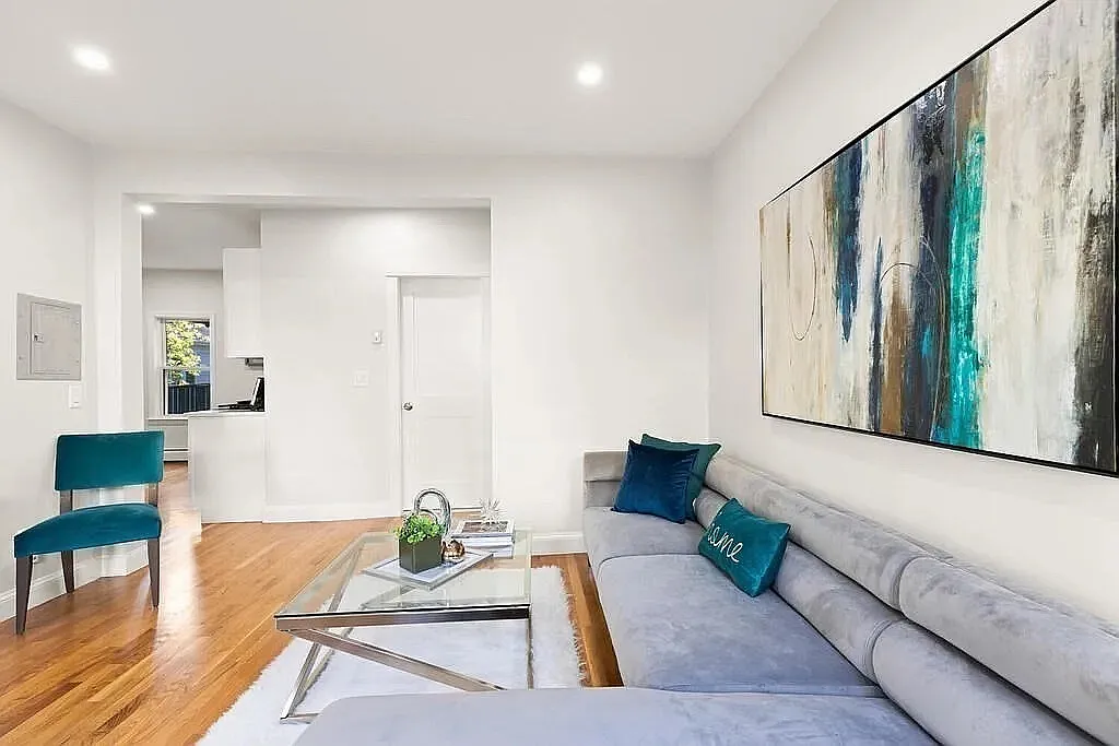 3 bed, 950 sqft, $3,000 — Photo 3