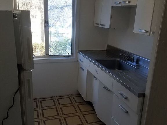 3rd image of 2509 O St APT 8