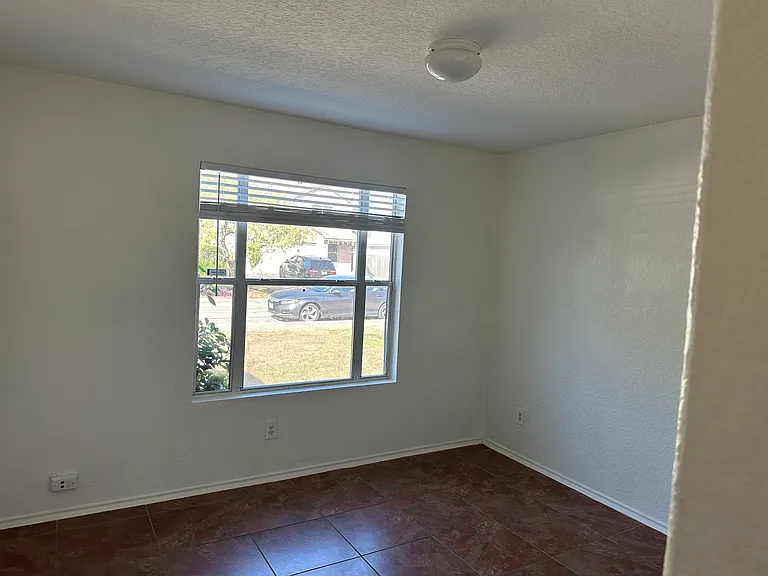 3806 Miho — Photo 13