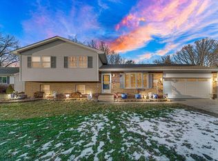 1400 Port Cove Dr, Porter, IN 46304