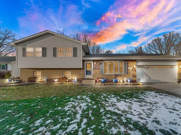 1400 Port Cove Dr, Porter, IN 46304