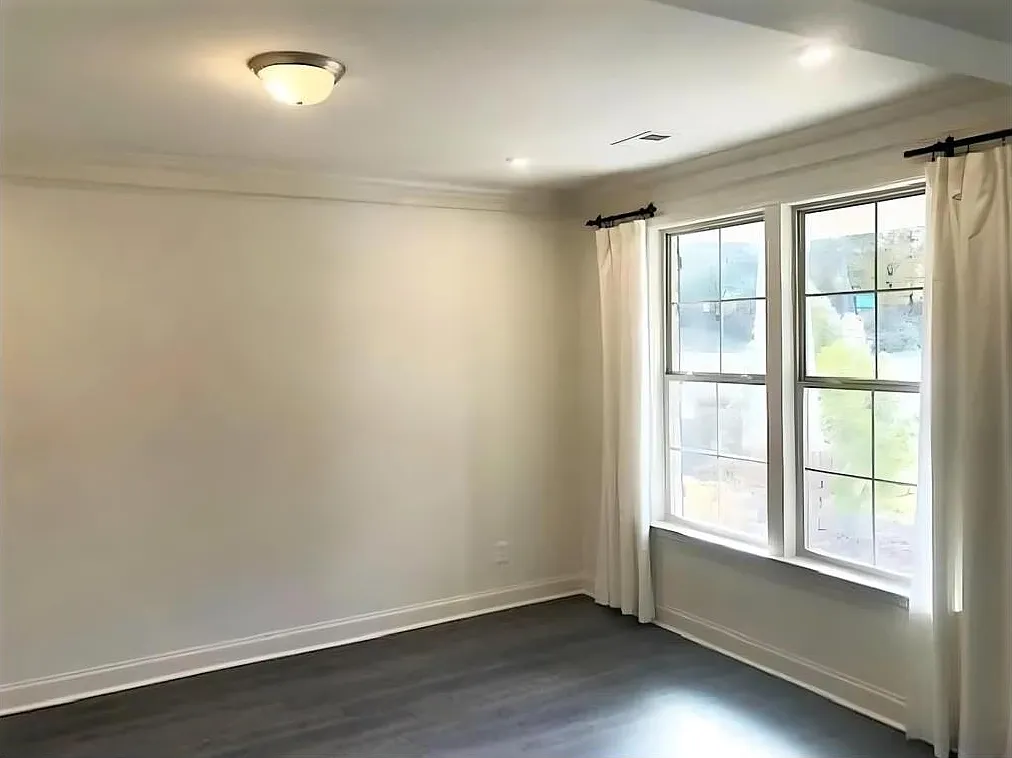 5 bed, 4.5 bath, 3876 sqft, $3,750 — Photo 4