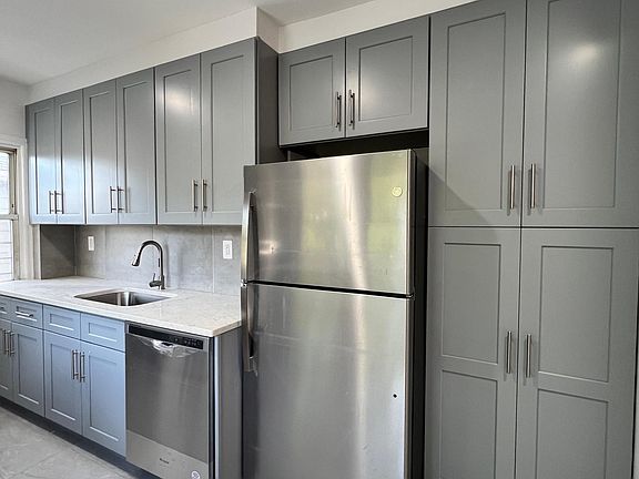 4th image of 427 S 6th Ave Floor 2