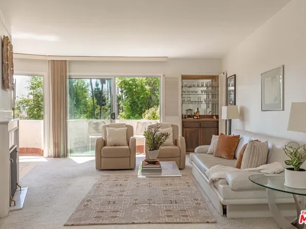 836 S Bundy Dr APT 300, Los Angeles, CA 90049