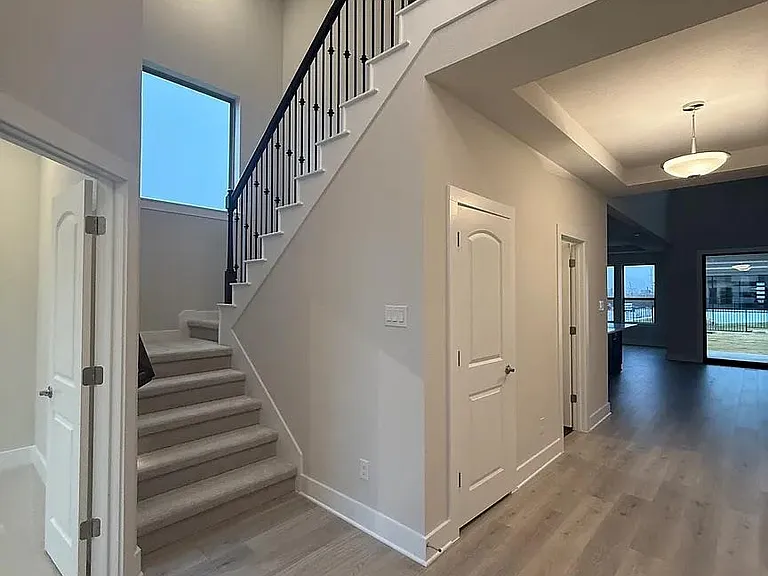 1929 Montella Way — Photo 4