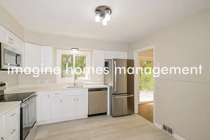 101 Thorncliff Ln — Photo 5