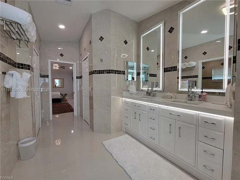 237 SW 47th St — Photo 26