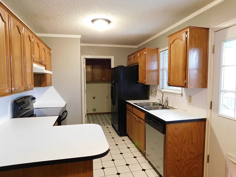 2123 Lakecrest Dr — Photo 6