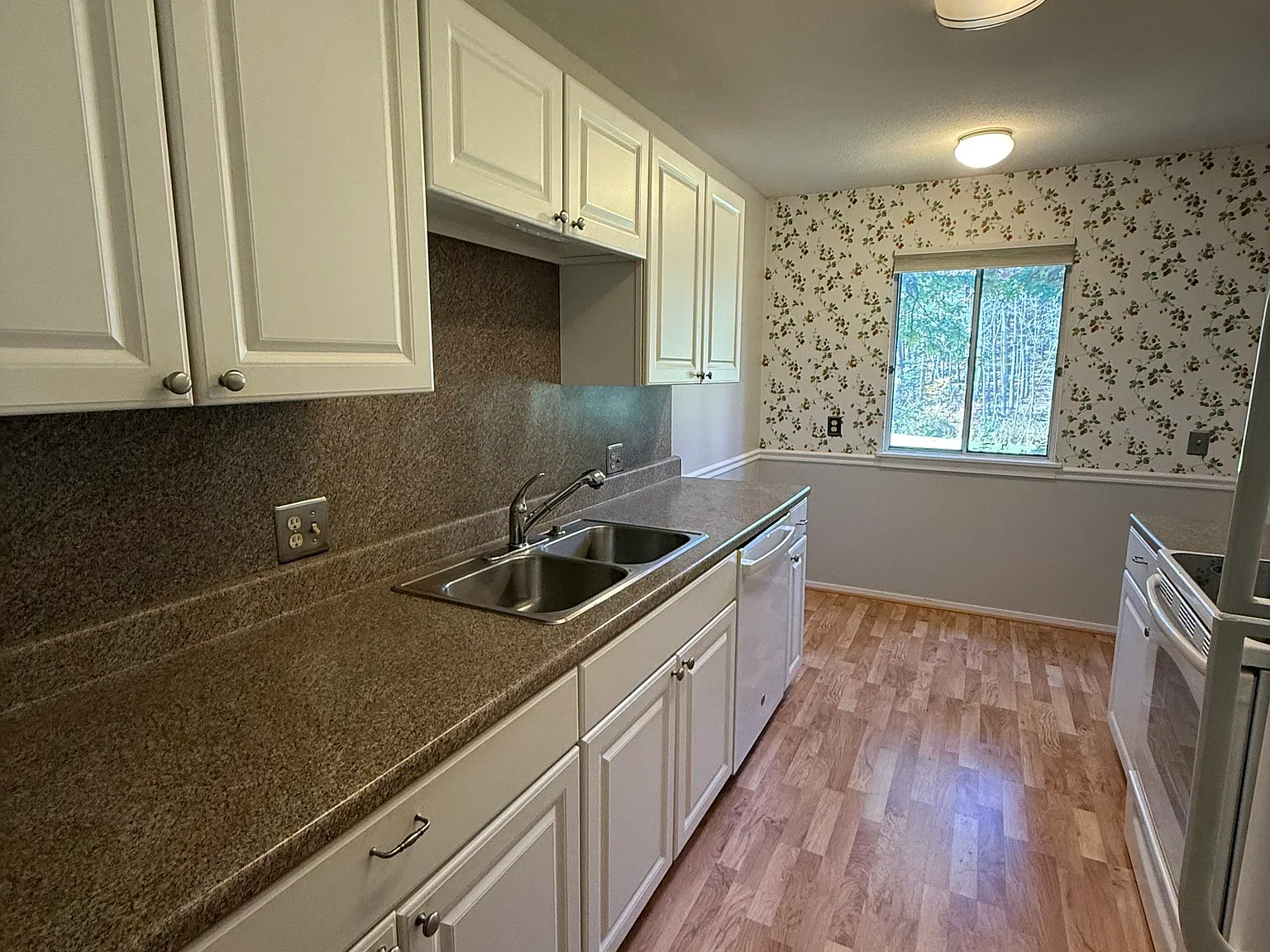 2 bed, 2.0 bath, 1044 sqft, $2,400 — Photo 3