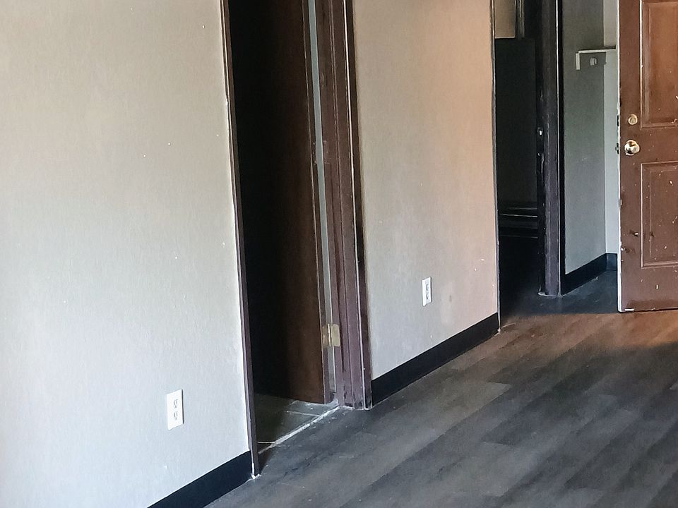 Main living looking at entry, bathroom and second bedroom.