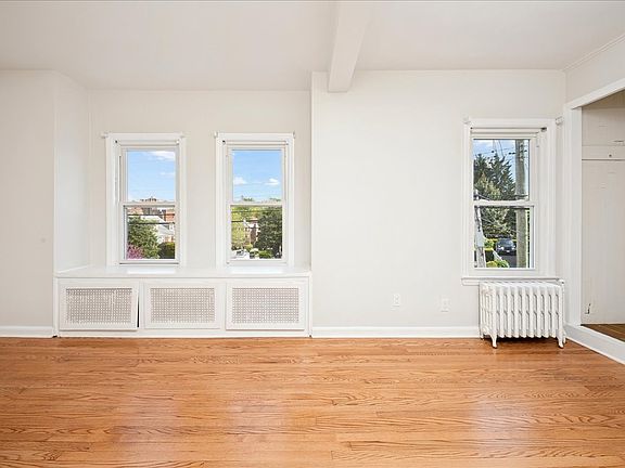 3rd image of 42 Glen Rd Floor 3