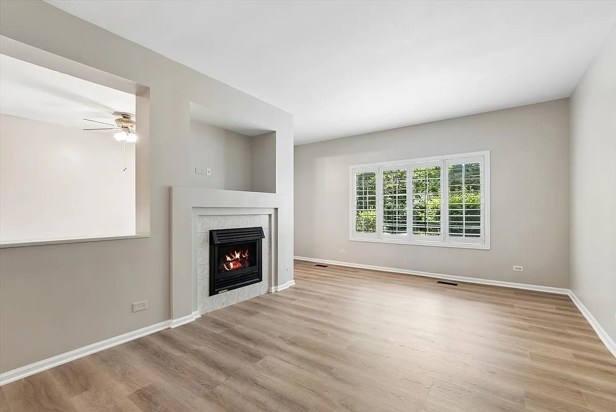 2 bed, 1.5 bath, 1343 sqft, $2,400 — Photo 3