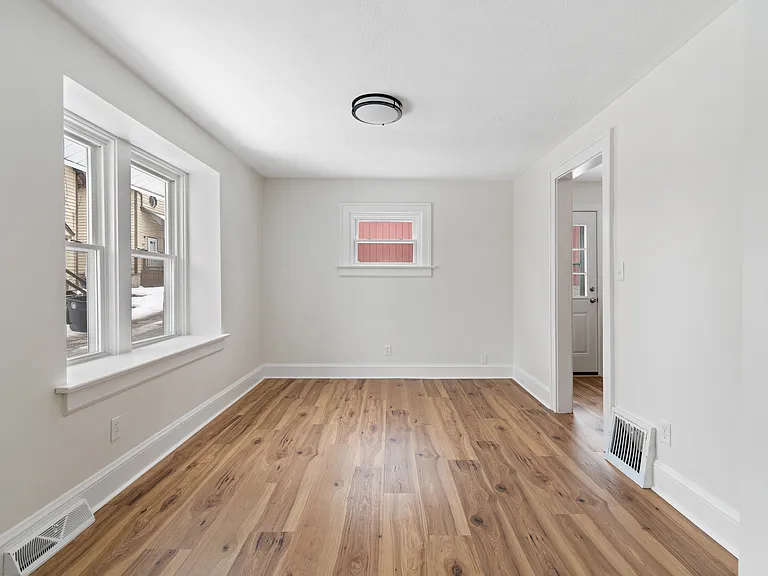 378 Cross St — Photo 7