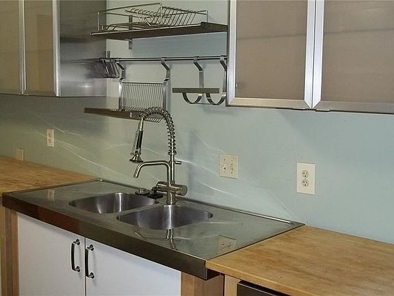 5th image of 202 Royal Oak Dr
