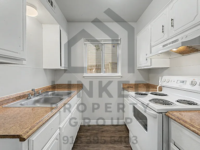 Evanston Apartments — Photo 25