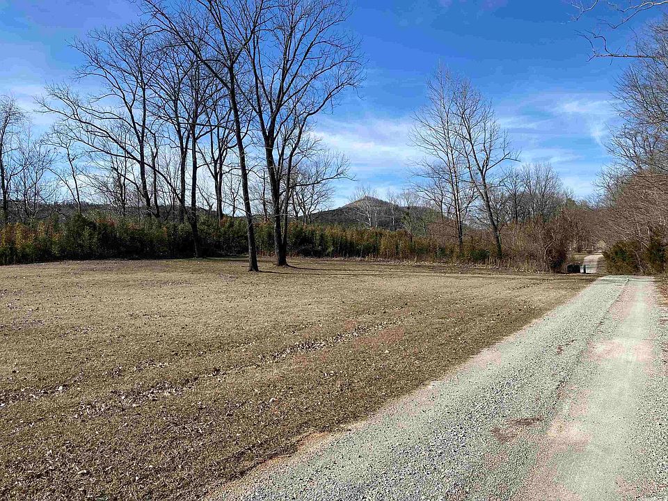 2nd image of 32 S Mount Olive Retreat
