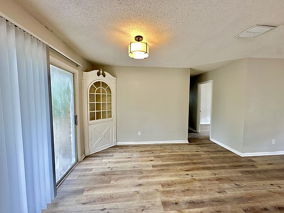 4th image of 2600 Deborah Dr
