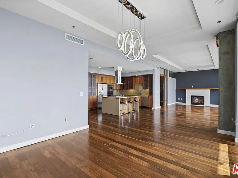 1100 Hope St #Penthouse 205 — Photo 3