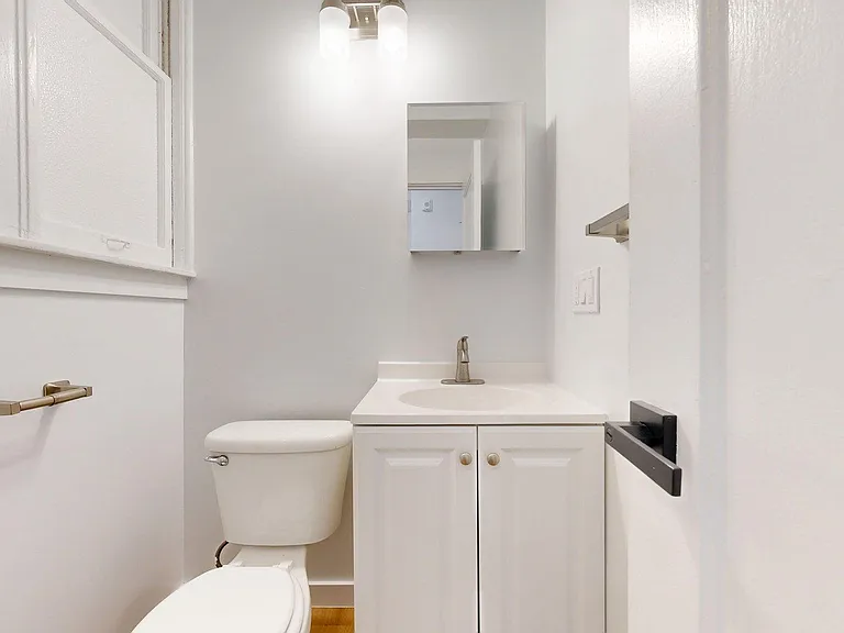 1060 Bush Street — Photo 8
