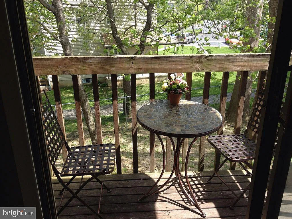2 bed, 2.0 bath, 812 sqft, $2,050 — Photo 4