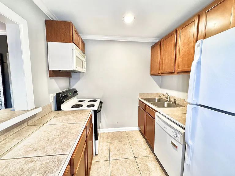 3101 Highland Rd #110 — Photo 4
