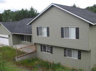 1901 NW Excello Dr, Roseburg, OR 97471