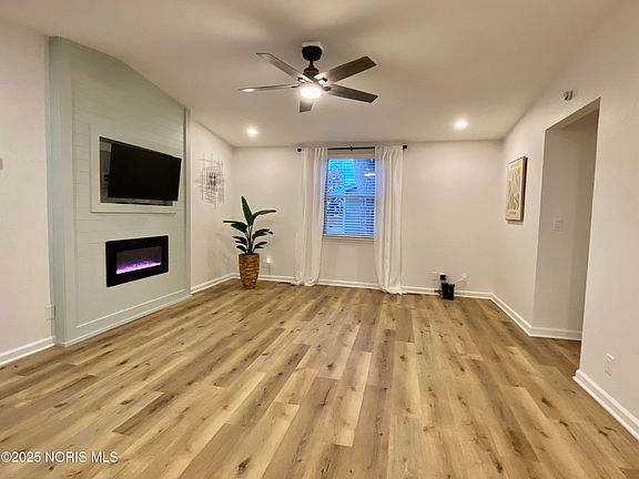 5th image of 208 Gardner Ave