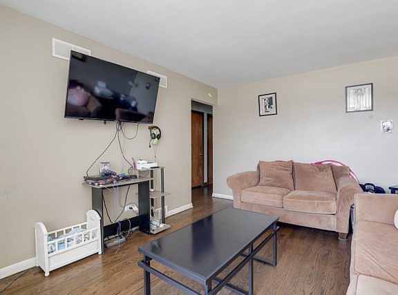 3rd image of 6438 N Harlem Ave