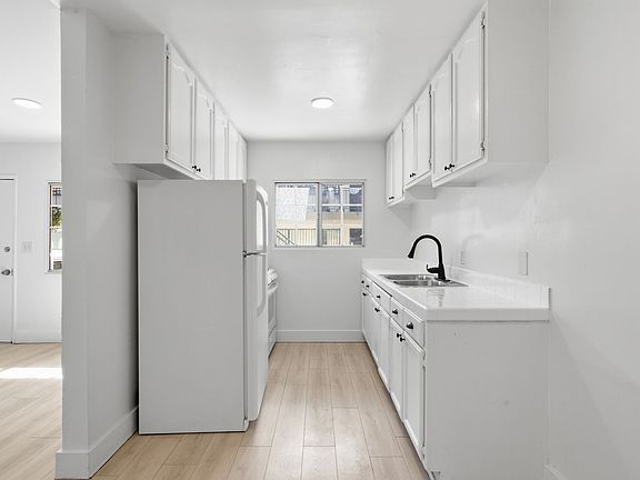 4th image of 3324 Drew St #3