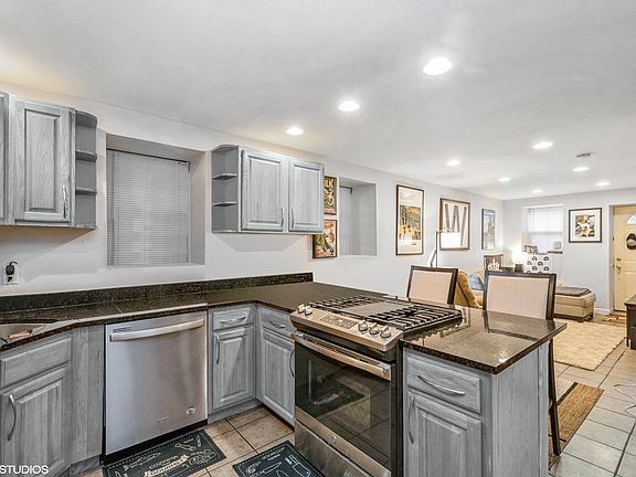 2nd image of 2305 N Oakley Ave #1