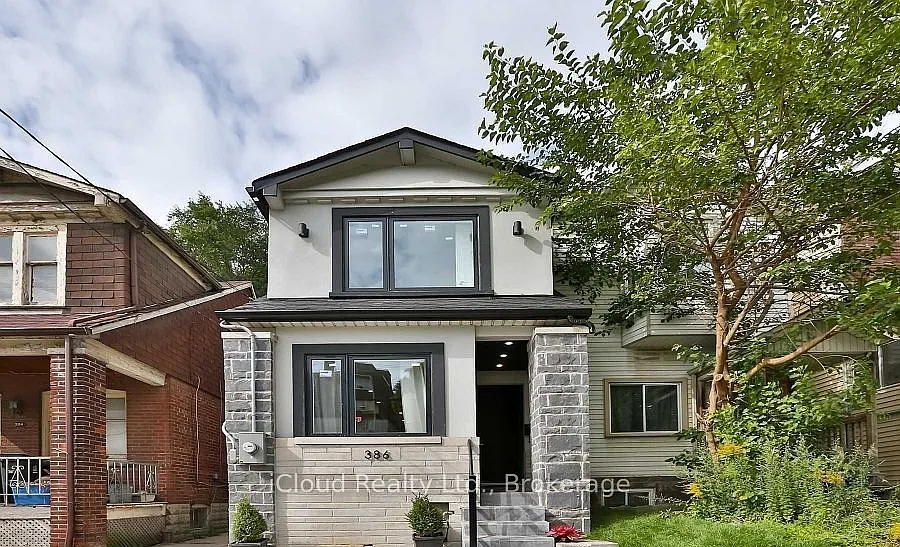 386 Coxwell Ave