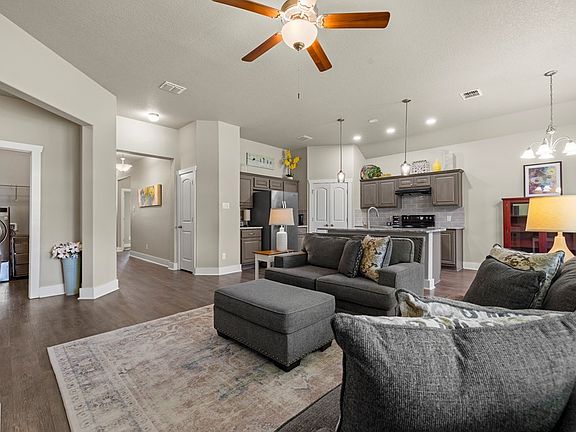 5th image of 208 Winston Dr